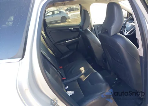 2015 Volvo Xc60 T5/T5 Premier из США, поврежденный, VIN YV4612RK9F2740180